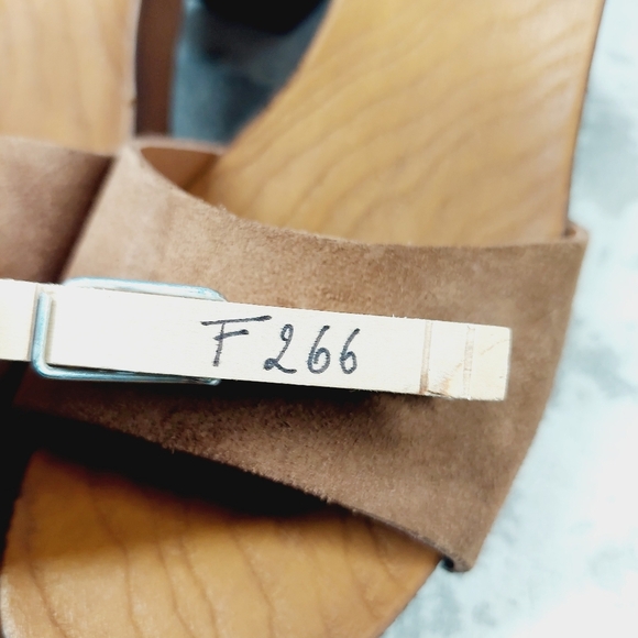 NEW Steve Madden Alabama Platform Brown Suede Wooden Studded Sandals F266 - Picture 12 of 12